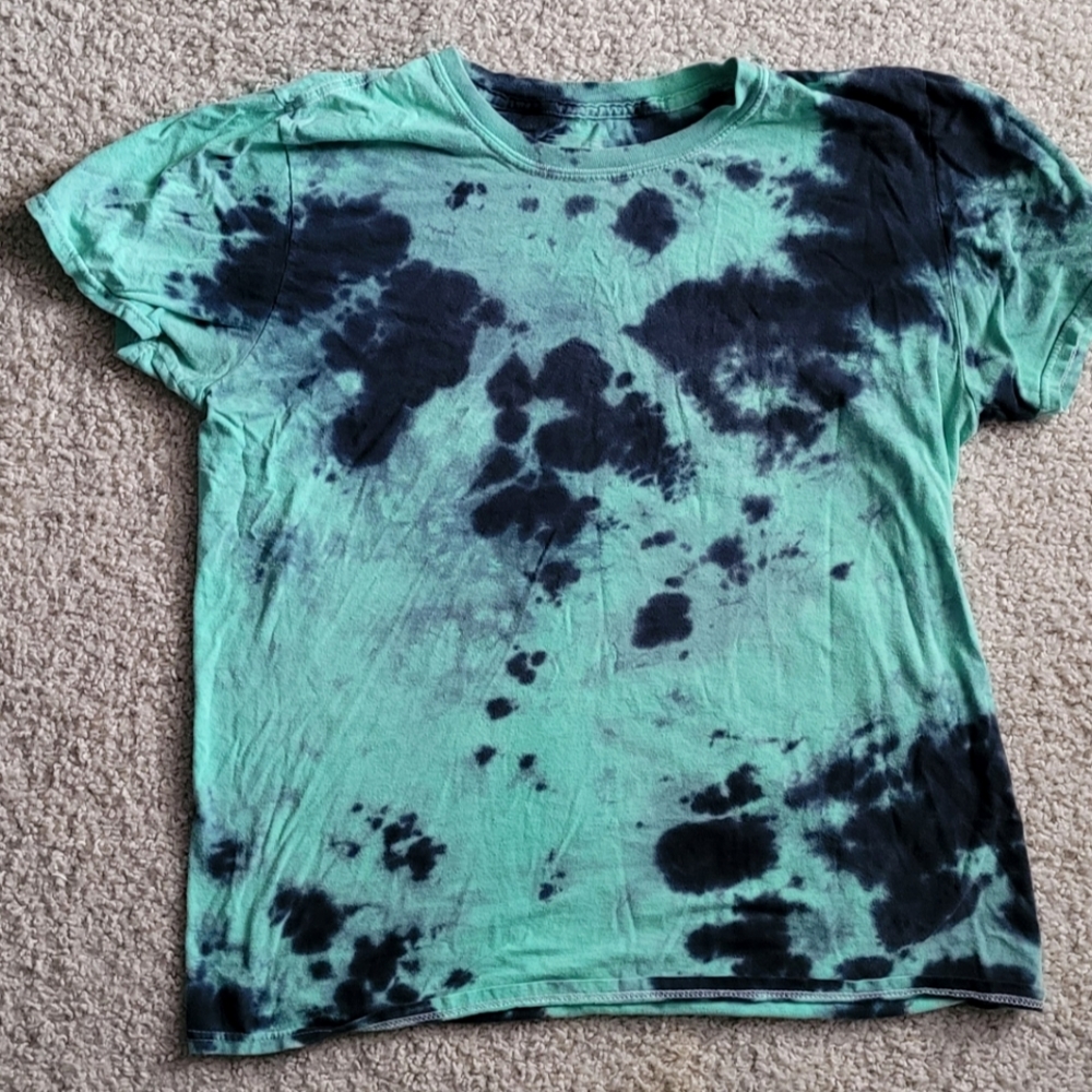 Green and black tie dye tee